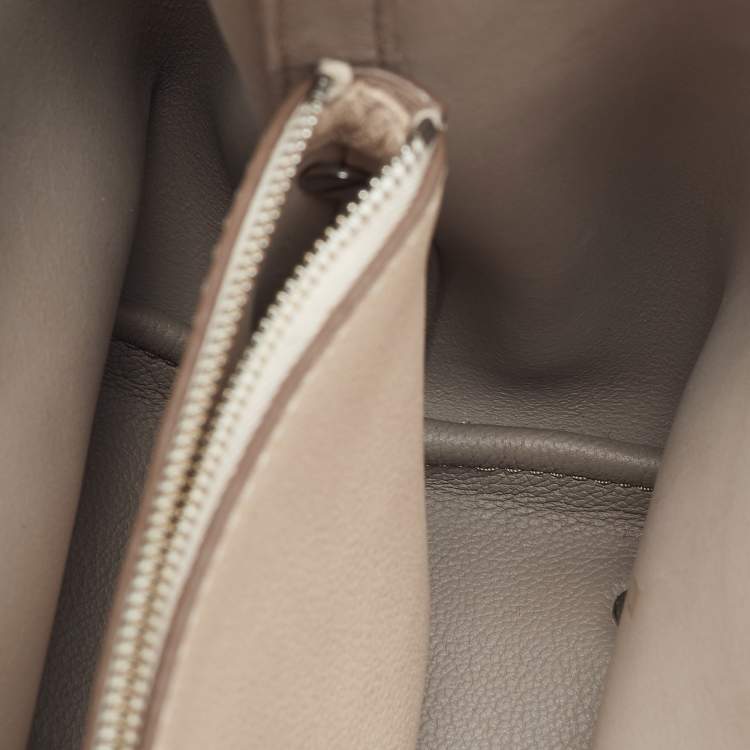 مملوكة مسبقًا CH Carolina Herrera Light Grey Leather Matryoshka Locked XS Bag