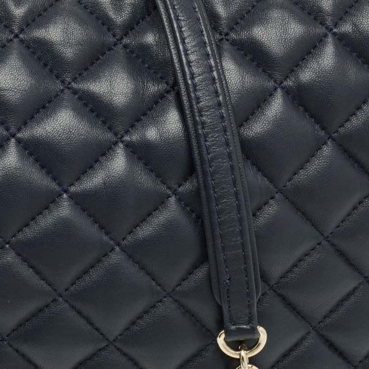 Pre Owned CH Carolina Herrera Flap Chain Navy Blue Quilted Leather Shoulder Bag