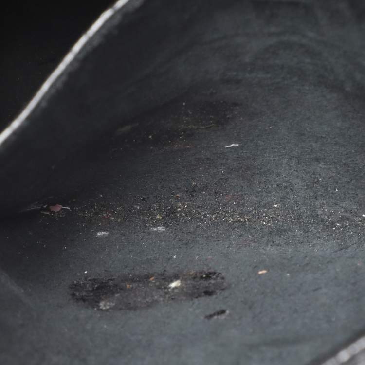 Pre Owned CH Carolina Herrera Minuetto Small Black Leather Top Handle Bag