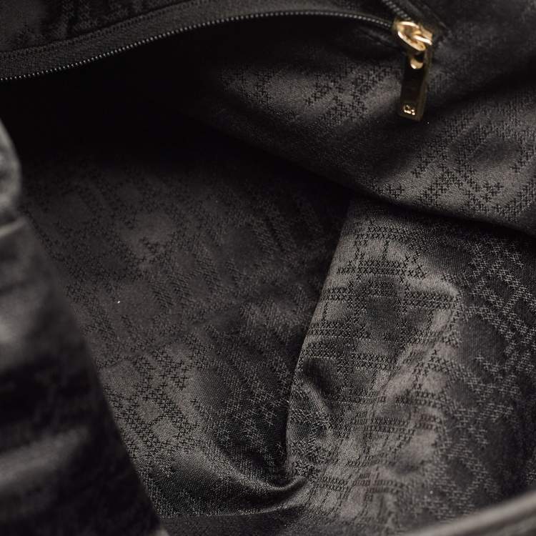 مملوكة مسبقًا CH Carolina Herrera Tassel Black Quilted Leather Hobo