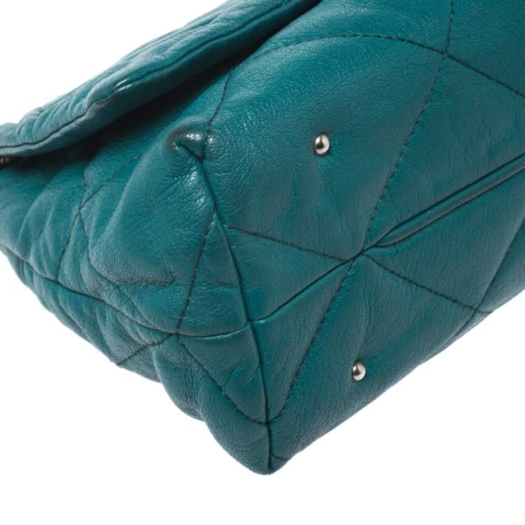مملوكة مسبقًا Carolina Herrera Green CH Embossed Leather Flap Chain Shoulder Bag