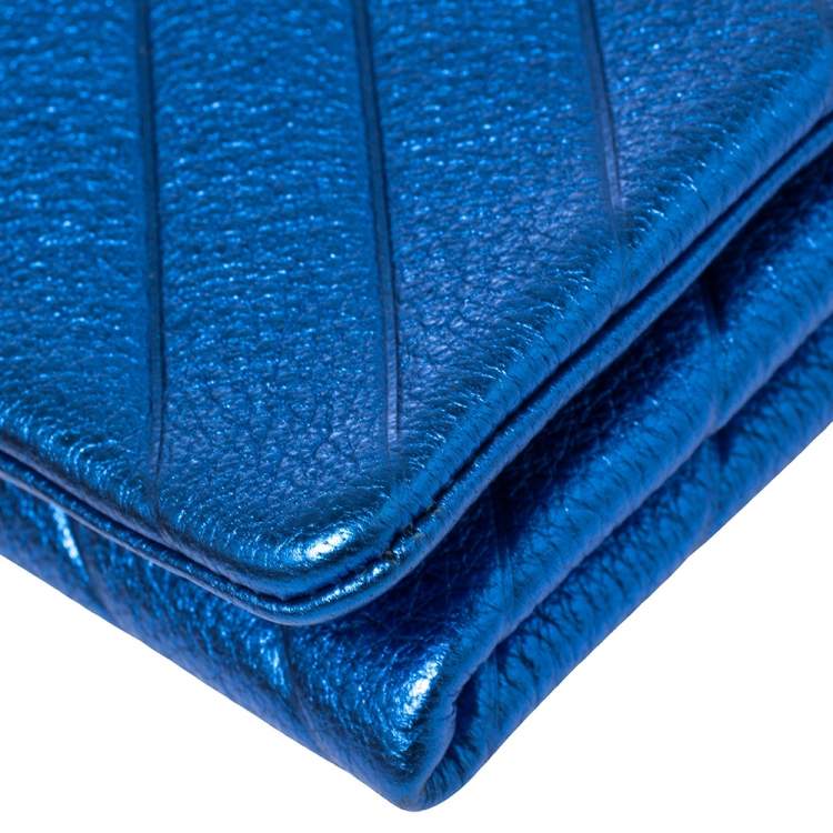 Pre Owned Carolina Herrera Metallic Blue Quilted Leather Chain Clutch