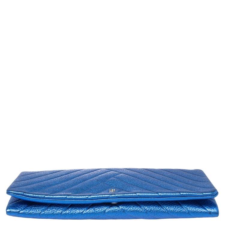 Pre Owned Carolina Herrera Metallic Blue Quilted Leather Chain Clutch