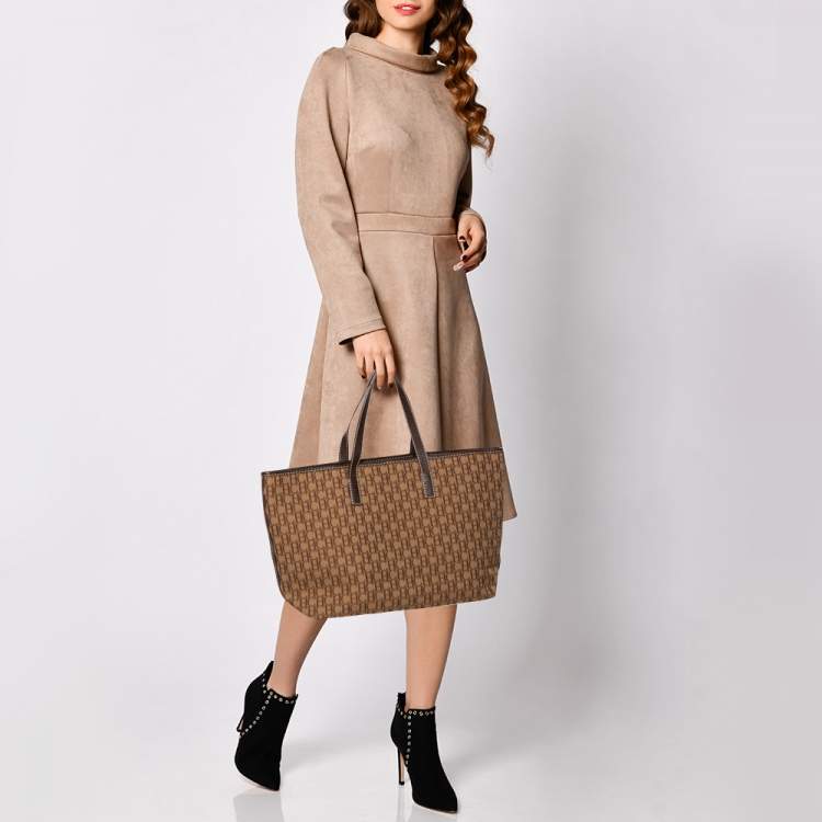 Pre Owned CH Carolina Herrera Brown Monogram Canvas and Leather Shopper Tote