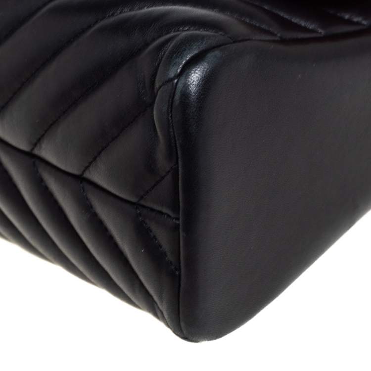 Pre Owned Carolina Herrera Black Quilted Leather Flap Top Handle Bag