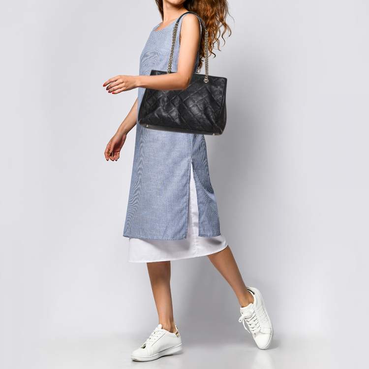 Pre Owned Carolina Herrera Black Quilted Leather Shopper Tote