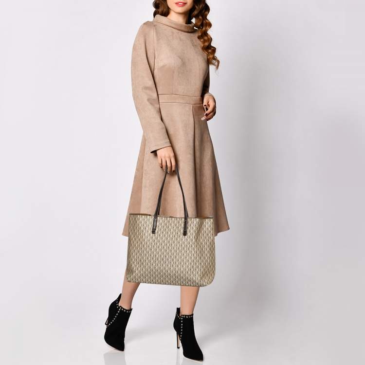 Pre Owned CH Carolina Herrera Beige/Brown Monogram Canvas And Leather Shopper Tote