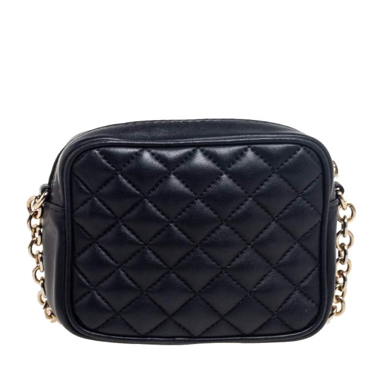 مملوكة مسبقًا CH Carolina Herrera Black Quilted Leather Logo Crossbody Bag