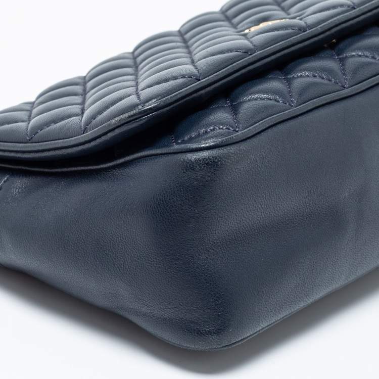 Pre Owned CH Carolina Herrera Blue Quilted Leather Flap Chain Shoulder Bag