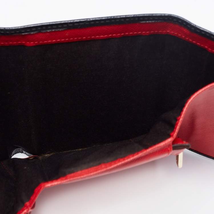 Pre Owned CH Carolina Herrera Black Leather Logo Embossed Trifold Wallet