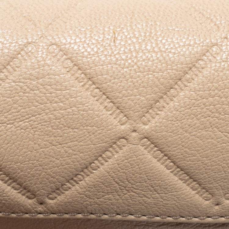 Pre Owned CH Carolina Herrera Beige Quilted Leather Flap Chain Clutch