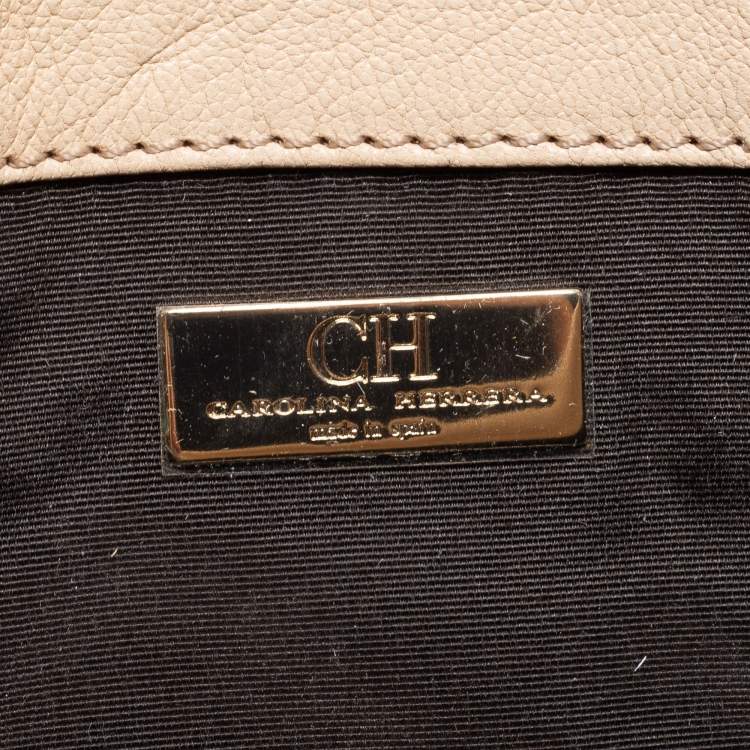 Pre Owned CH Carolina Herrera Beige Quilted Leather Flap Chain Clutch