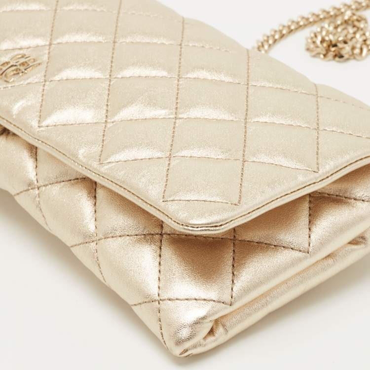 Pre Owned CH Carolina Herrera Metallic Gold Quilted Leather Flap Chain Clutch