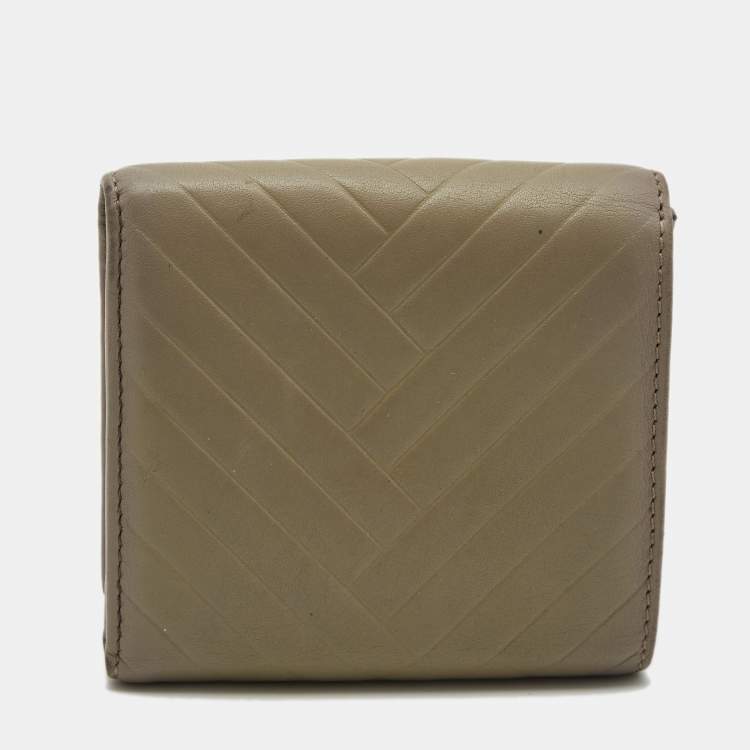 Pre Owned CH Carolina Herrera Grey Quilted Leather Logo Trifold Wallet