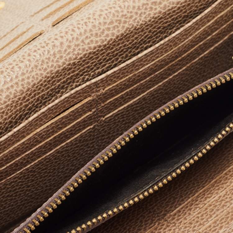 Pre Owned CH Carolina Herrera Beige Leather Flap Continental Wallet 