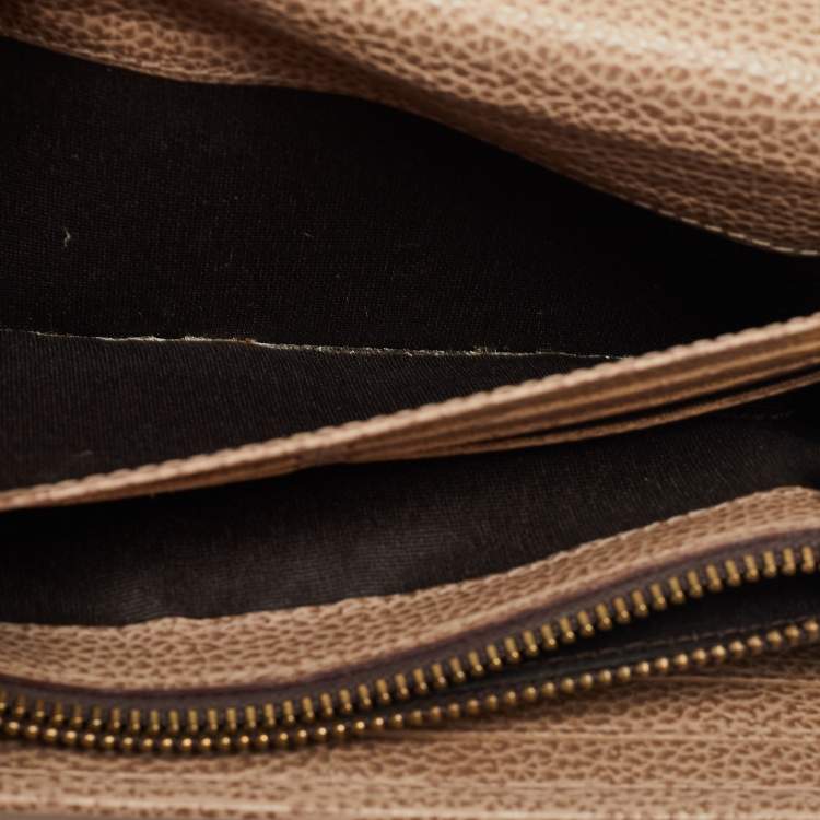Pre Owned CH Carolina Herrera Beige Leather Flap Continental Wallet 