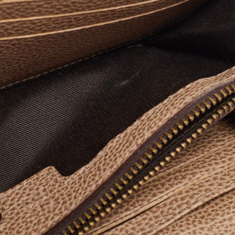 Pre Owned CH Carolina Herrera Beige Leather Flap Continental Wallet 