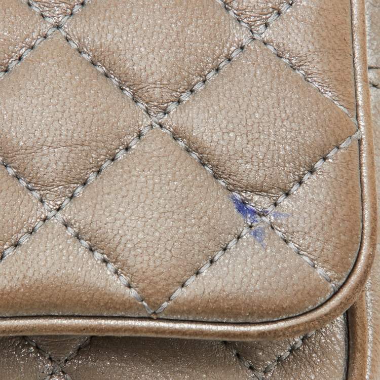 مملوكة مسبقًا CH Carolina Herrera Silver Quilted Leather Chain Crossbody Bag