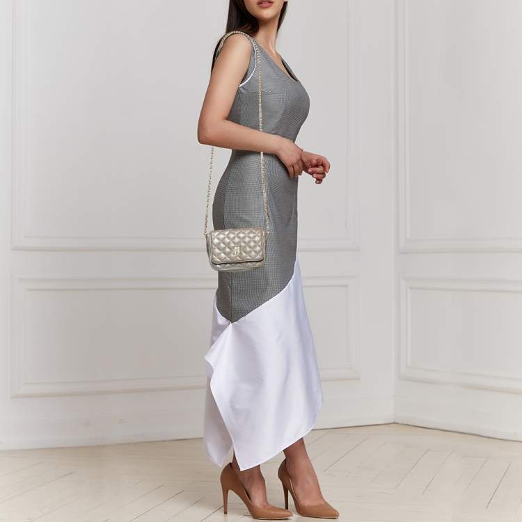 مملوكة مسبقًا CH Carolina Herrera Silver Quilted Leather Chain Crossbody Bag