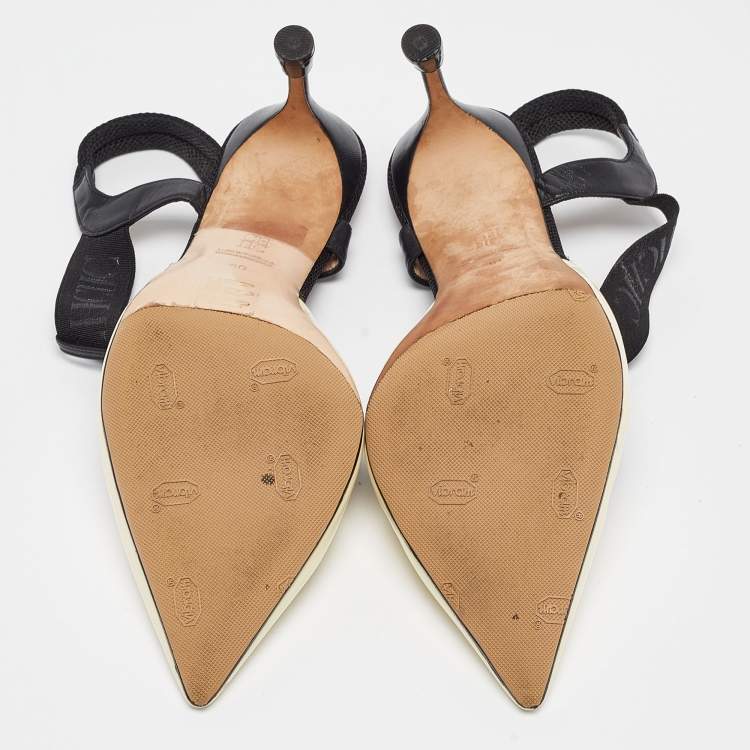Pre Owned CH Carolina Herrera Cream/Black Patent and Leather Slingback Pumps Size 40
