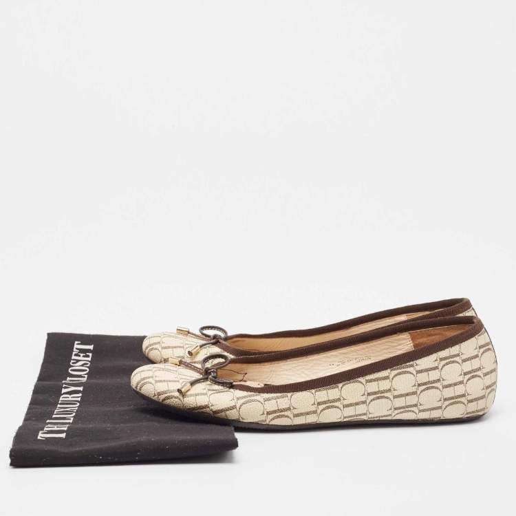 Pre Owned CH Carolina Herrera Cream/Brown Monogram Canvas Bow Ballet Flats Size 38