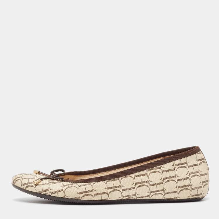Pre Owned CH Carolina Herrera Cream/Brown Monogram Canvas Bow Ballet Flats Size 38