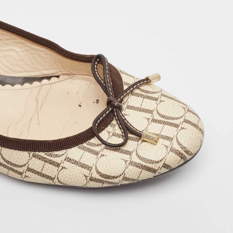 Pre Owned CH Carolina Herrera Cream/Brown Monogram Canvas Bow Ballet Flats Size 38