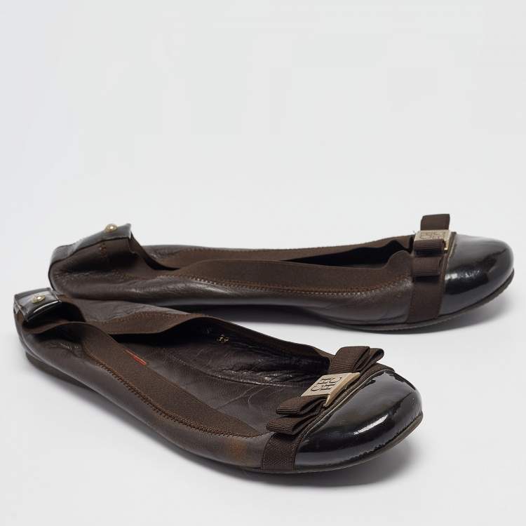 Pre Owned CH Carolina Herrera Brown Leather and Patent Cap Toe Bow Scrunch Ballet Flats Size 38
