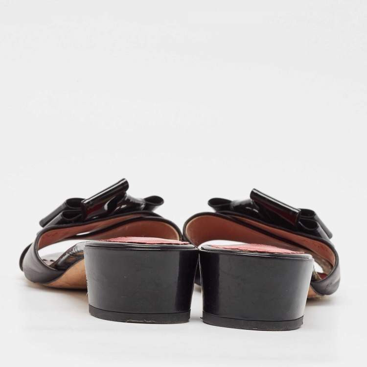 Pre Owned CH Carolina Herrera Black Leather Crisscross Slide Sandals Size 40