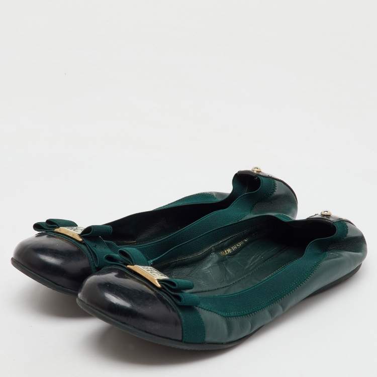 Pre Owned CH Carolina Herrera Green/Black Patent and Leather Bow Ballet Flats Size 37