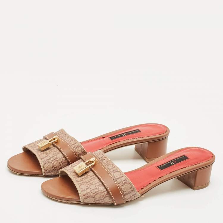 مملوكة مسبقًا CH Carolina Herrera Brown Monogram Canvas Matryoshka Locked Slide Sandals Size 38