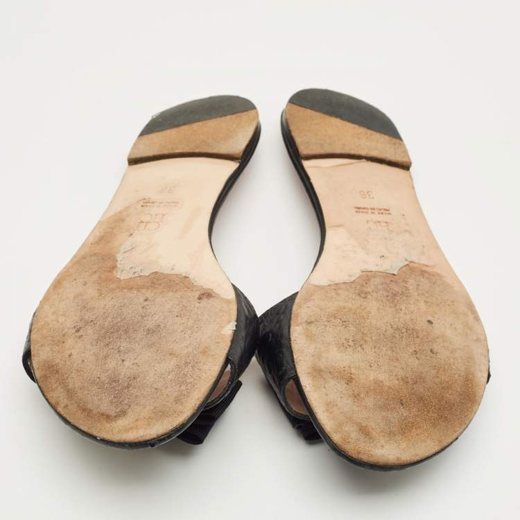 مملوكة مسبقًا CH Carolina Herrera Black Leather Bow Flat Slides Size 36