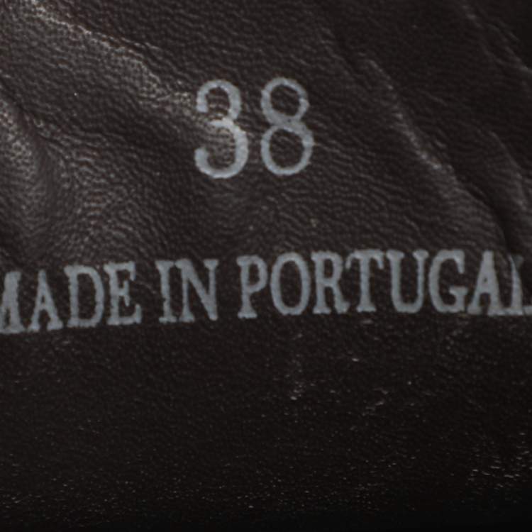 مملوكة مسبقًا CH Carolina Herrera Gold Leather Logo Embellished Loafers Size 38