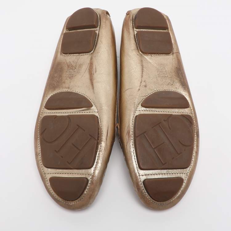 مملوكة مسبقًا CH Carolina Herrera Gold Leather Logo Embellished Loafers Size 38