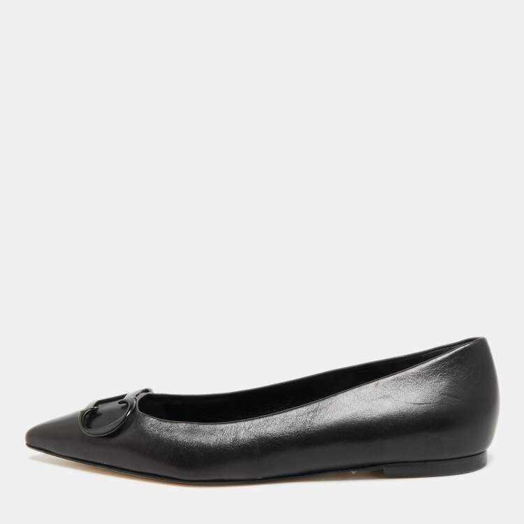 Pre Owned CH Carolina Herrera Initials Insignia Size 39 Black Leather Ballet Flats