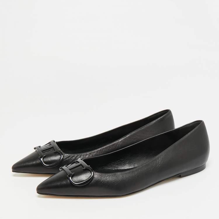 Pre Owned CH Carolina Herrera Initials Insignia Size 39 Black Leather Ballet Flats