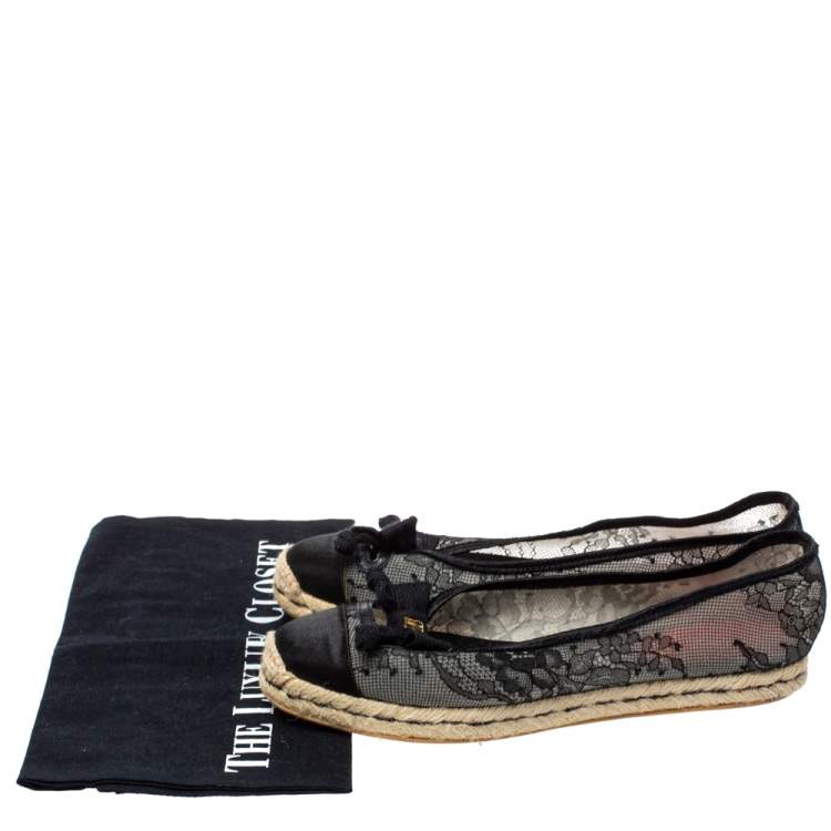 Pre Owned Carolina Herrera Black Lace and Mesh Bow Espadrille Flat Size 38