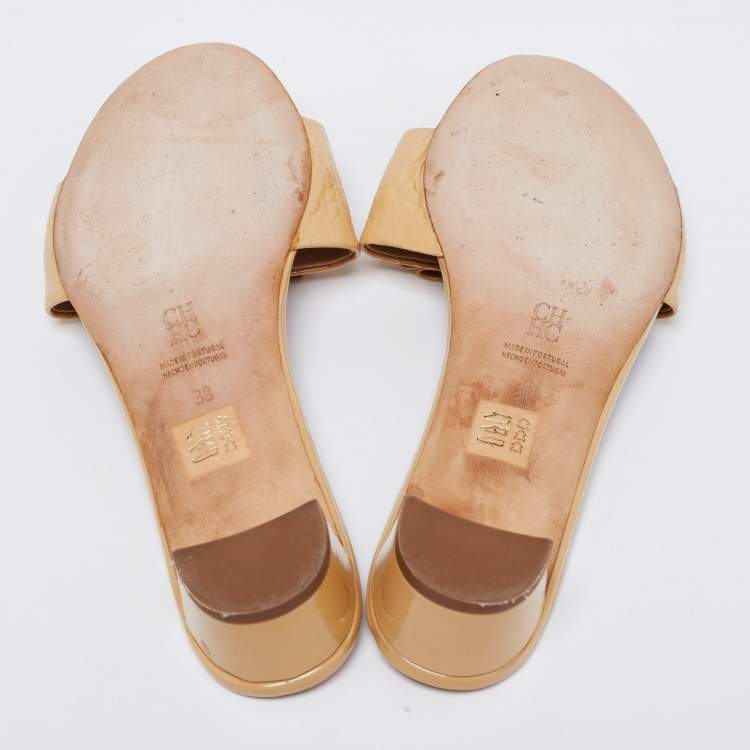 Pre Owned CH Carolina Herrera Beige Patent Leather Bow Slide Sandals Size 38