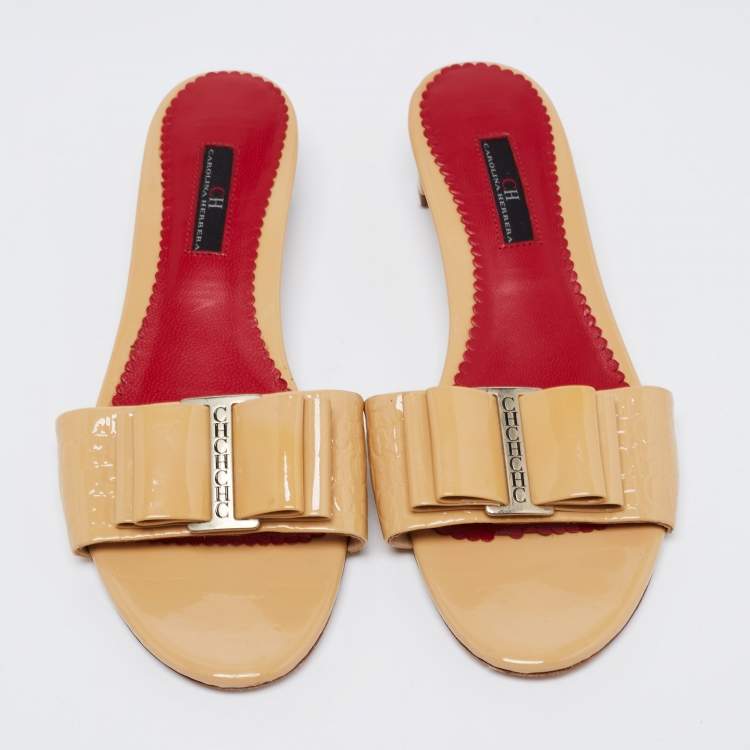 Pre Owned CH Carolina Herrera Beige Patent Leather Bow Slide Sandals Size 38