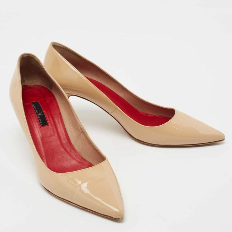 مملوكة مسبقًا CH Carolina Herrera Beige Patent Leather Pointed Toe Pumps  Size 41
