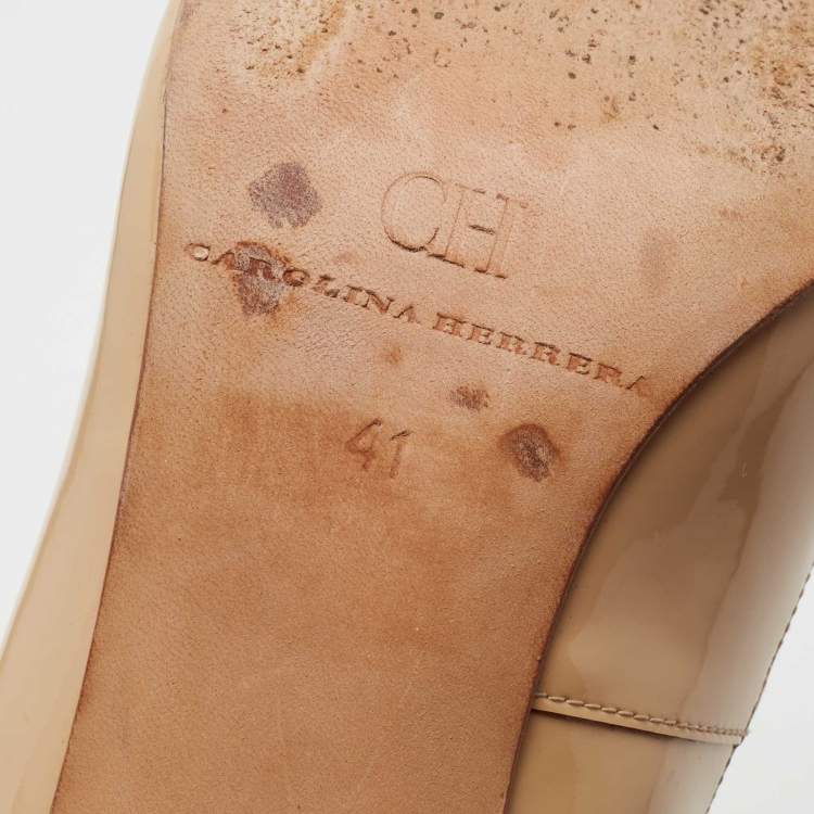 مملوكة مسبقًا CH Carolina Herrera Beige Patent Leather Pointed Toe Pumps  Size 41