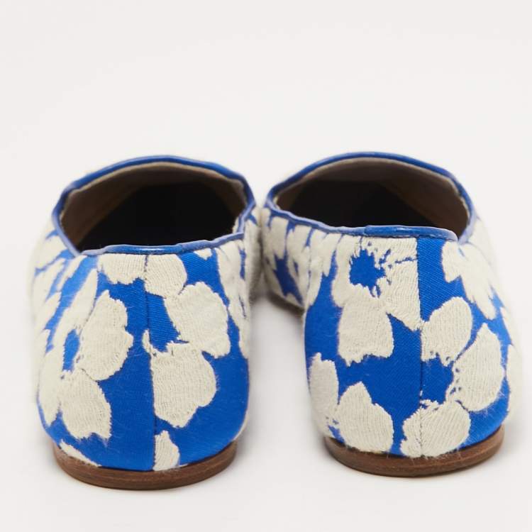 Pre Owned Carolina Herrera Blue/White Floral Embroidered Fabric Smoking Slipper Size 39