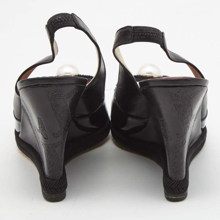 Pre Owned CH Carolina Herrera Black Patent and Leather Pearl Detail Slingback Wedge Sandals Size 39