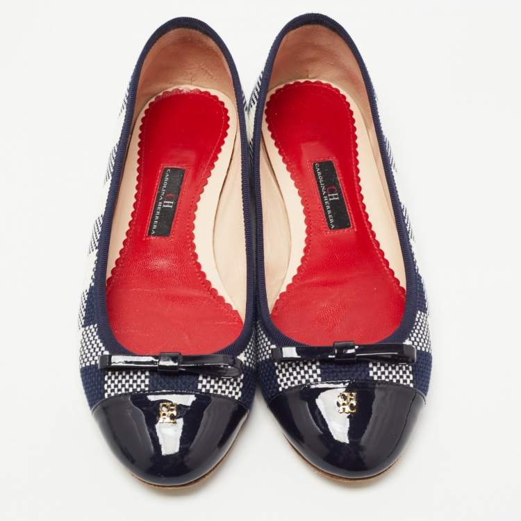 Pre Owned CH Carolina Herrera Navy Blue/White Fabric and  Patent Leather Bow Ballet Flats Size 38