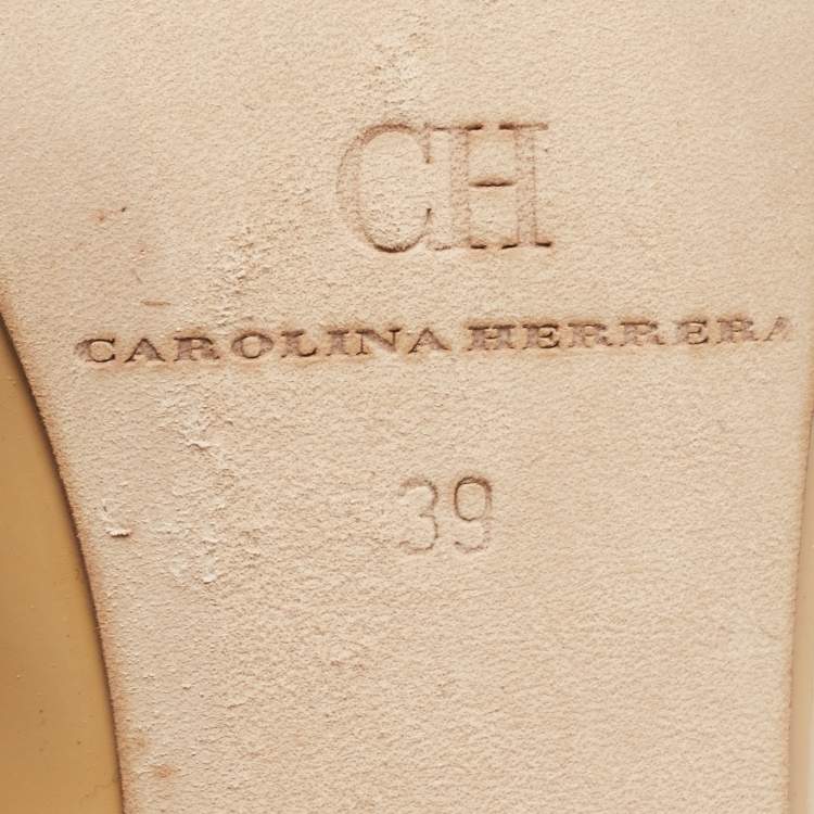Pre Owned CH Carolina Herrera Beige Patent Leather CH Logo Bow Block Heel Pumps Size 39