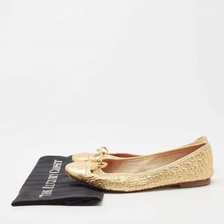 Pre Owned CH Carolina Herrera Gold Logo Embossed Leather Bow Ballet Flats Size 39