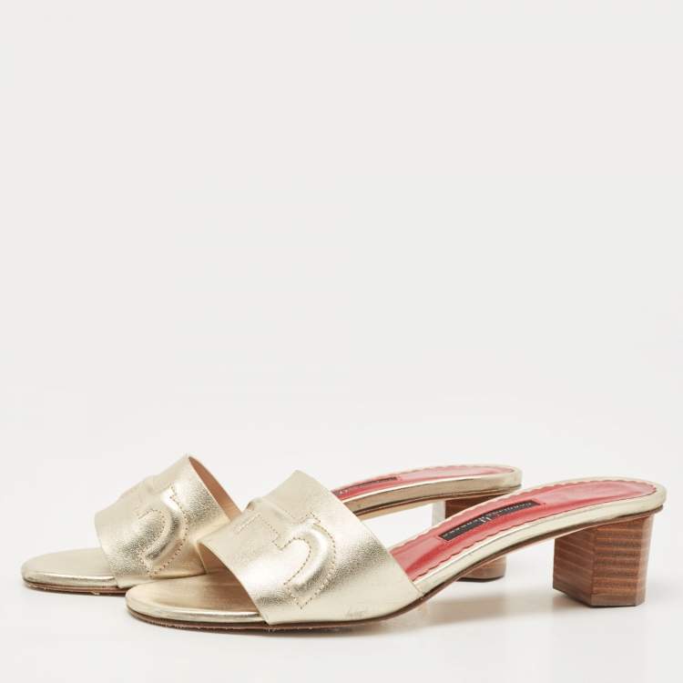 Pre Owned CH Carolina Herrera Gold Leather Slide Sandals Size 37