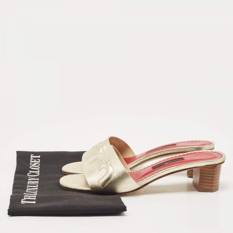 Pre Owned CH Carolina Herrera Gold Leather Slide Sandals Size 37