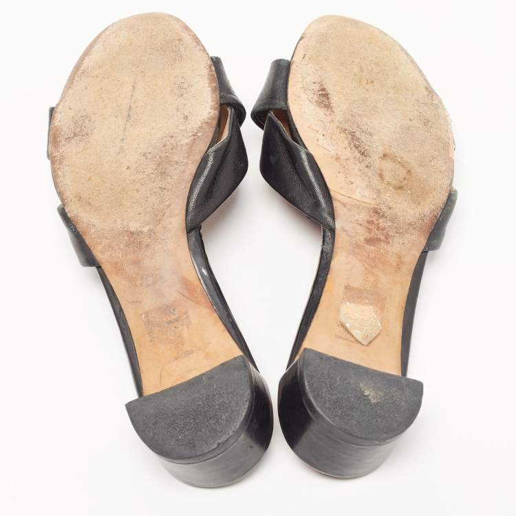 Pre Owned  CH Carolina Herrera Black Leather and Patent Slides Size 37