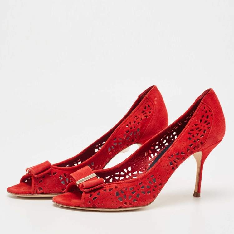 Pre Owned CH Carolina Herrera Red Suede Lasercut Bow Peep Toe Pumps Size 40
